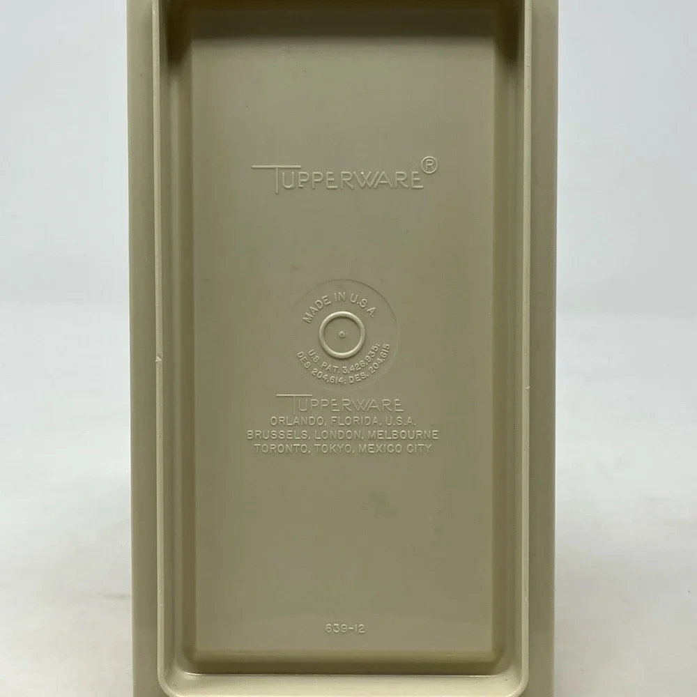 Vtg Tupperware 639-12‎ Large Butter Dish Harvest Gold with Almond Base USA Made